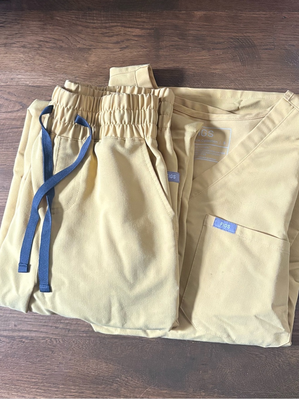 Figs Gold Scrub Set- Catarina Top and Zamora Joggers - Picture 3 of 3